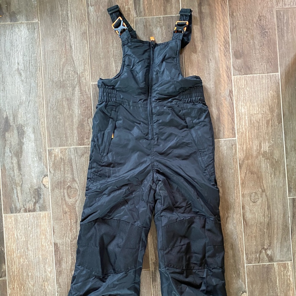 Snow suite (size 6-7)